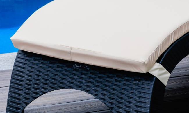 Пластиковый шезлонг Royal Family MARK антрацит (с матрасом) Пластиковый шезлонг Royal Family MARK антрацит (с матрасом)