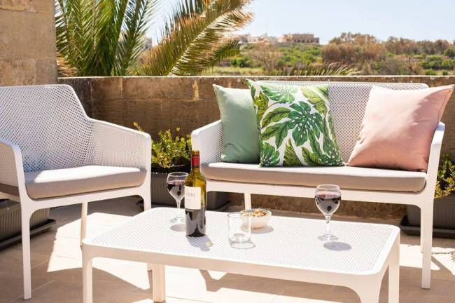 Столик пластиковый журнальный Net Table 100 белый 1000х600х400 мм Столик пластиковый журнальный Net Table 100 белый 1000х600х400 мм