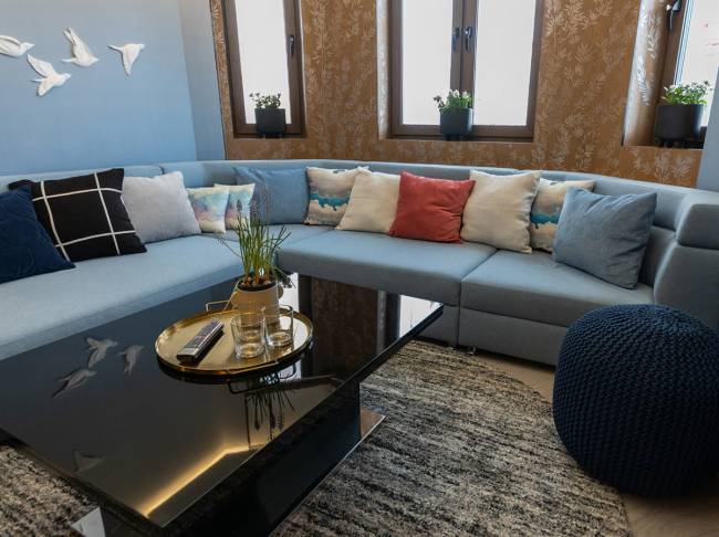 Стол-трансформер Левмар Slide G27/S79 черный глянец/ опоры нерж.сталь Стол-трансформер Левмар Slide G27/S79 черный глянец/ опоры нерж.сталь