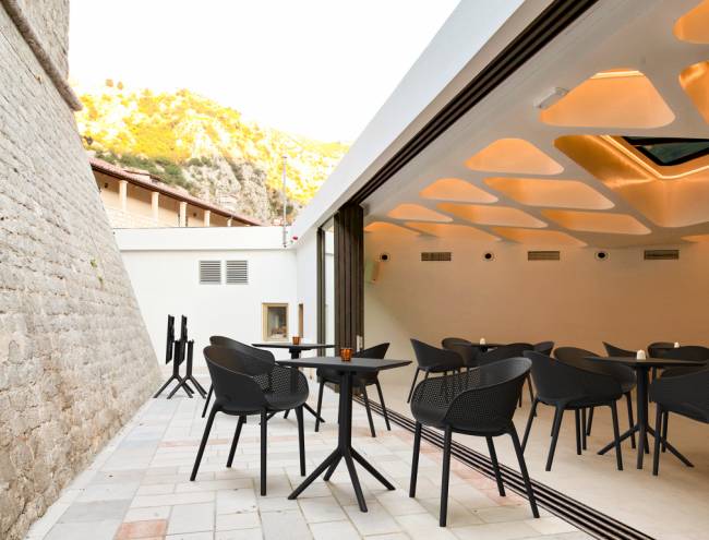 Стол пластиковый складной Sky Folding Table 60 черный 600х600х740 мм Стол пластиковый складной Sky Folding Table 60 черный 600х600х740 мм