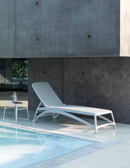 Столик пластиковый для лежака Pop белый 440х395х385 мм